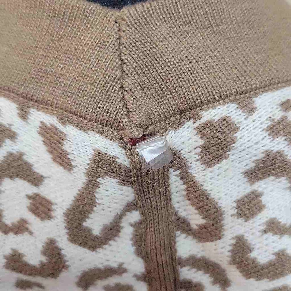 Reversible Button Down Cape - Picture 5 of 6